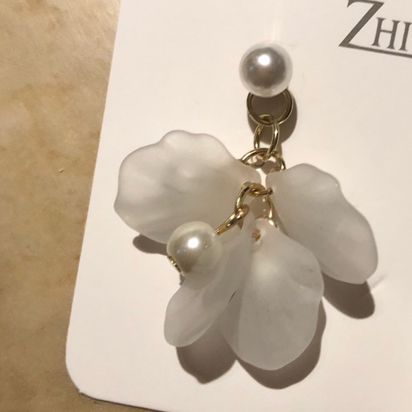 Flower Petals & Faux Pearl Drop Earrings - Picture 10 of 11